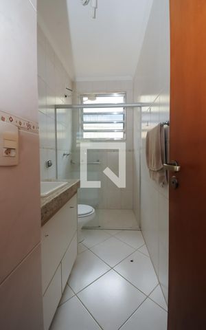 Casa à venda com 177m², 3 quartos e 6 vagas Casa à venda com 177m², 3 quartos e 6 vagasBanheiro Social