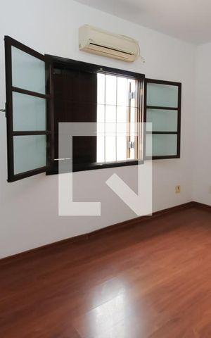 Casa à venda com 177m², 3 quartos e 6 vagas Casa à venda com 177m², 3 quartos e 6 vagasQuarto 3
