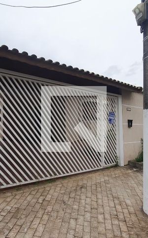 Casa à venda com 177m², 3 quartos e 6 vagas Casa à venda com 177m², 3 quartos e 6 vagasFachada
