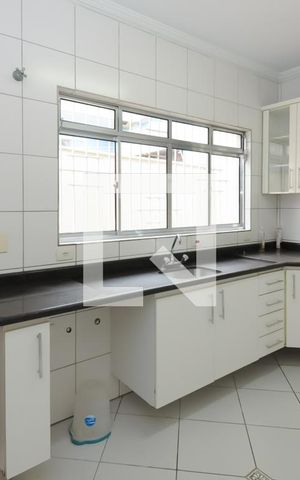 Casa à venda com 177m², 3 quartos e 6 vagas Casa à venda com 177m², 3 quartos e 6 vagasCozinha - Armários