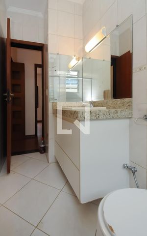 Casa à venda com 177m², 3 quartos e 6 vagas Casa à venda com 177m², 3 quartos e 6 vagasBanheiro Social