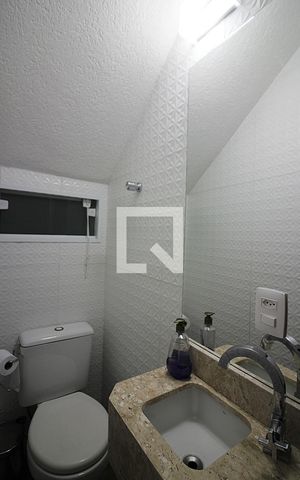 Casa à venda com 236m², 3 quartos e 2 vagasLavabo