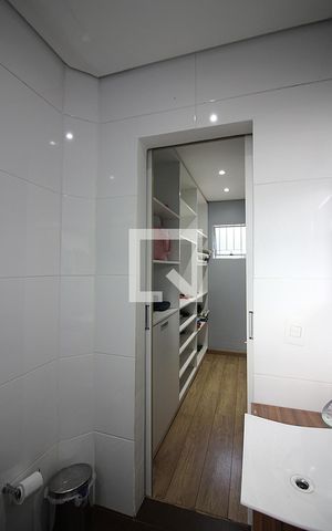 Casa à venda com 236m², 3 quartos e 2 vagasQuarto 1 - Suíte Banheiro