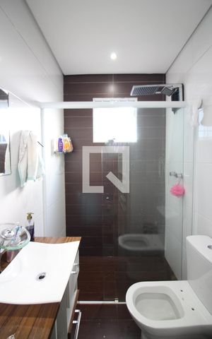 Casa à venda com 236m², 3 quartos e 2 vagasQuarto 1 - Suíte Banheiro