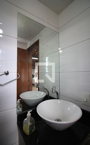 Casa à venda com 236m², 3 quartos e 2 vagasBanheiro de serviço