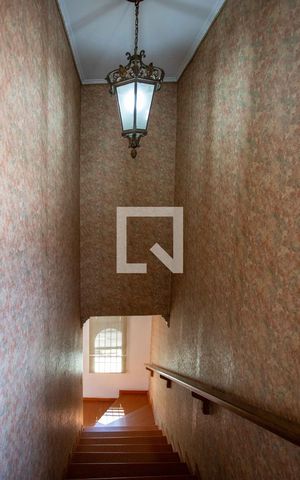 Casa à venda com 580m², 5 quartos e 6 vagasEscada