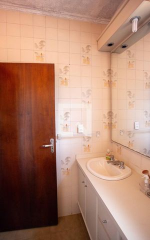 Casa à venda com 580m², 5 quartos e 6 vagasBanheiro Social