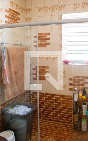 Casa à venda com 580m², 5 quartos e 6 vagasBanheiro da Suíte