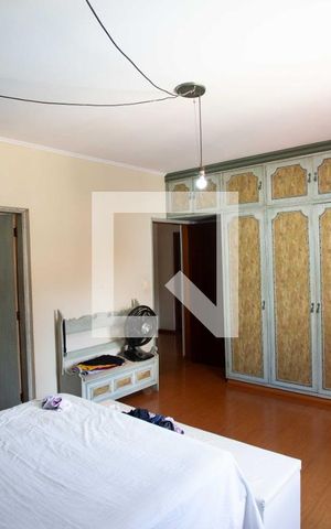 Casa à venda com 580m², 5 quartos e 6 vagasQuarto Suíte
