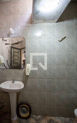 Casa à venda com 580m², 5 quartos e 6 vagasBanheiro de serviço