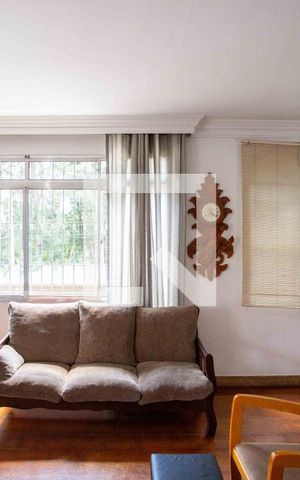 Casa à venda com 580m², 5 quartos e 6 vagasSala de TV