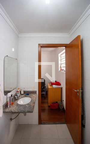 Casa à venda com 580m², 5 quartos e 6 vagasBanheiro da Suíte 2
