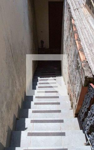 Casa à venda com 580m², 5 quartos e 6 vagasEscada