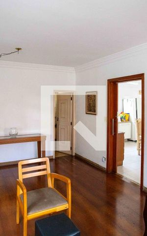 Casa à venda com 580m², 5 quartos e 6 vagasSala de TV
