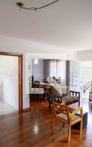 Casa à venda com 580m², 5 quartos e 6 vagasSala de TV