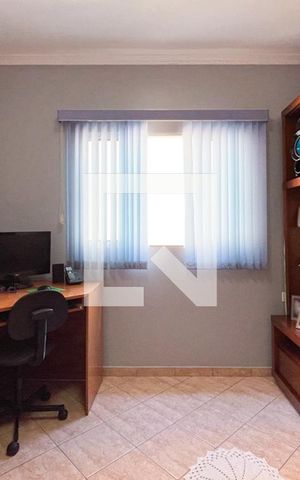Casa à venda com 255m², 5 quartos e 2 vagas Casa à venda com 255m², 5 quartos e 2 vagasEscritório - Casa 1