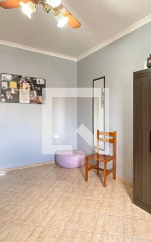Casa à venda com 255m², 5 quartos e 2 vagas Casa à venda com 255m², 5 quartos e 2 vagasQuarto - Casa 1