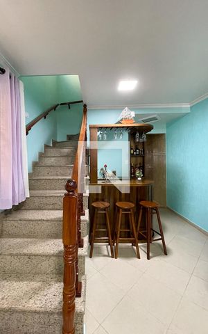 Casa à venda com 255m², 5 quartos e 2 vagas Casa à venda com 255m², 5 quartos e 2 vagasSala - Casa 1