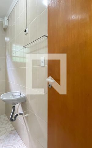 Casa à venda com 255m², 5 quartos e 2 vagas Casa à venda com 255m², 5 quartos e 2 vagasLavabo