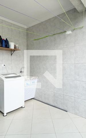 Casa à venda com 255m², 5 quartos e 2 vagas Casa à venda com 255m², 5 quartos e 2 vagasÁrea de Serviço e Churrasqueira - Casa 1
