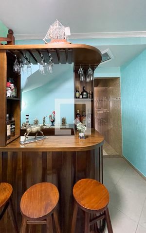 Casa à venda com 255m², 5 quartos e 2 vagas Casa à venda com 255m², 5 quartos e 2 vagasSala - Casa 1