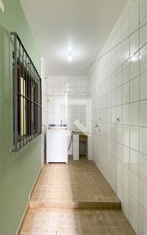 Casa à venda com 255m², 5 quartos e 2 vagas Casa à venda com 255m², 5 quartos e 2 vagasÁrea de Serviço - Casa 2