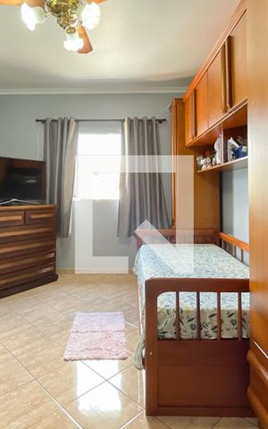 Casa à venda com 255m², 5 quartos e 2 vagas Casa à venda com 255m², 5 quartos e 2 vagasQuarto - Casa 1