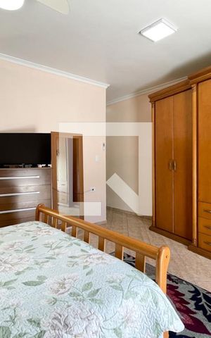 Casa à venda com 255m², 5 quartos e 2 vagas Casa à venda com 255m², 5 quartos e 2 vagasSuíte - Casa 1