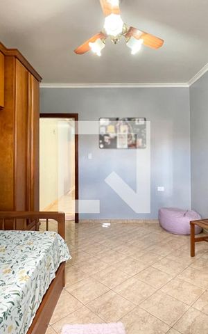 Casa à venda com 255m², 5 quartos e 2 vagas Casa à venda com 255m², 5 quartos e 2 vagasQuarto - Casa 1