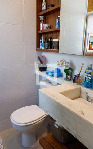 Apartamento à venda com 64m², 2 quartos e 2 vagas Apartamento à venda com 64m², 2 quartos e 2 vagasBanheiro da Suíte 1