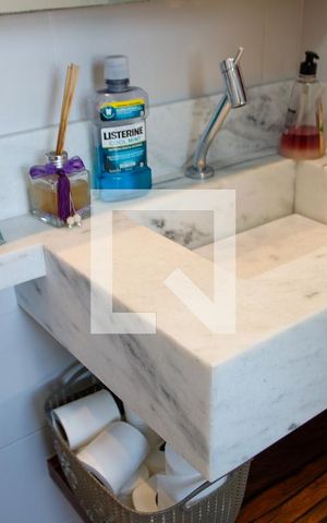 Apartamento à venda com 64m², 2 quartos e 2 vagas Apartamento à venda com 64m², 2 quartos e 2 vagasBanheiro da Suíte 1