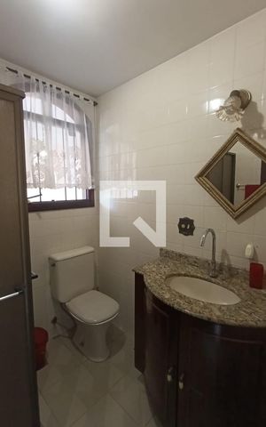 Casa para alugar com 292m², 4 quartos e 3 vagas Casa para alugar com 292m², 4 quartos e 3 vagasbanheiro social