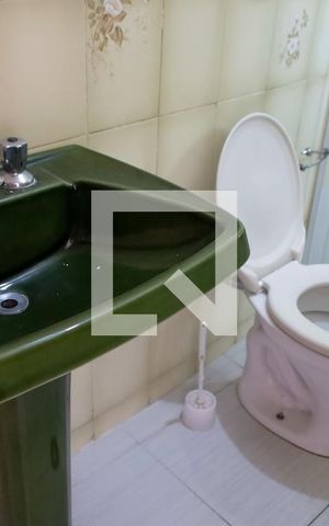 Casa à venda com 170m², 2 quartos e 2 vagas Casa à venda com 170m², 2 quartos e 2 vagasBanheiro