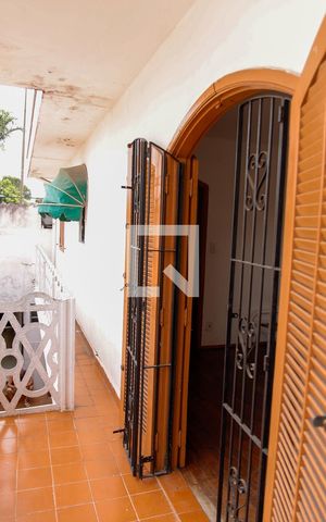 Casa à venda com 170m², 2 quartos e 2 vagas Casa à venda com 170m², 2 quartos e 2 vagasSacada