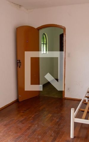 Casa à venda com 170m², 2 quartos e 2 vagas Casa à venda com 170m², 2 quartos e 2 vagasQuarto 2 - Suíte