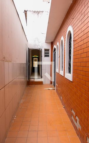 Casa à venda com 170m², 2 quartos e 2 vagas Casa à venda com 170m², 2 quartos e 2 vagasCorredor