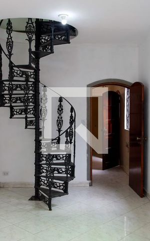 Casa à venda com 170m², 2 quartos e 2 vagas Casa à venda com 170m², 2 quartos e 2 vagassala