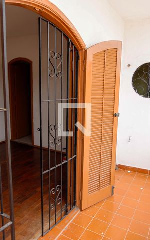 Casa à venda com 170m², 2 quartos e 2 vagas Casa à venda com 170m², 2 quartos e 2 vagasSacada