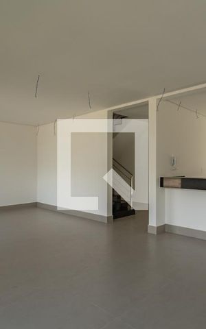 Casa de condomínio à venda com 470m², 4 quartos e 2 vagas Casa de condomínio à venda com 470m², 4 quartos e 2 vagasSala