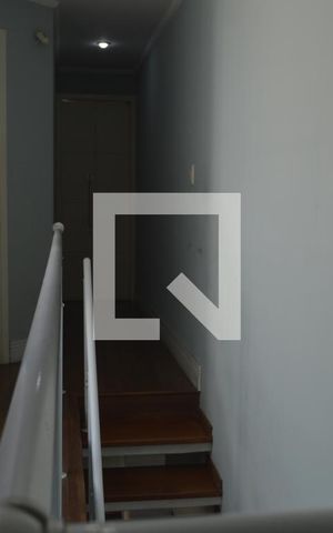 Casa à venda com 218m², 3 quartos e 2 vagasEscada