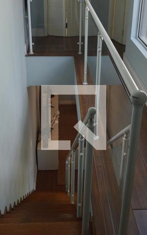 Casa à venda com 218m², 3 quartos e 2 vagasEscada
