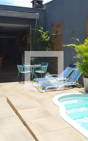 Casa à venda com 218m², 3 quartos e 2 vagasQuintal