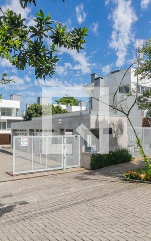 Casa para alugar com 300m², 3 quartos e 3 vagas Casa para alugar com 300m², 3 quartos e 3 vagasFachada