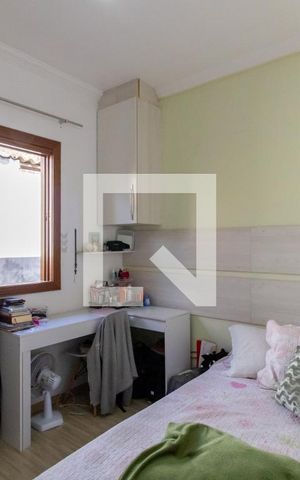 Casa à venda com 185m², 3 quartos e 3 vagas Casa à venda com 185m², 3 quartos e 3 vagasQuarto 2