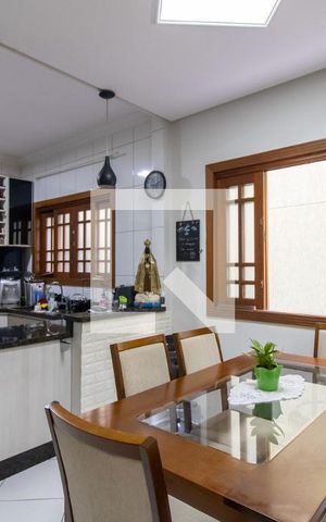Casa à venda com 185m², 3 quartos e 3 vagas Casa à venda com 185m², 3 quartos e 3 vagasCopa