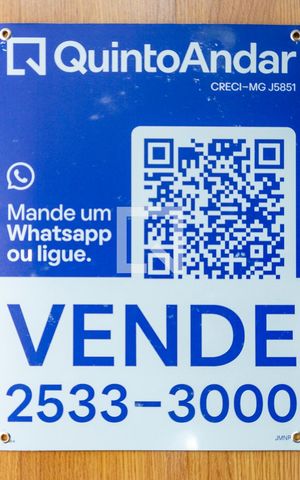 Apartamento à venda com 110m², 3 quartos e 1 vaga Apartamento à venda com 110m², 3 quartos e 1 vagaPlaca de vende instalada na fachada do imóvel ( JMNP-5)