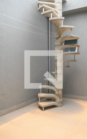 Casa à venda com 240m², 3 quartos e 6 vagas Casa à venda com 240m², 3 quartos e 6 vagasÁrea de Serviço