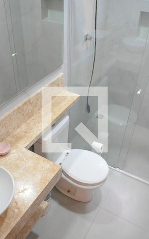 Casa à venda com 240m², 3 quartos e 6 vagas Casa à venda com 240m², 3 quartos e 6 vagasBanheiro Social