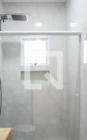 Casa à venda com 240m², 3 quartos e 6 vagas Casa à venda com 240m², 3 quartos e 6 vagasBanheiro Social