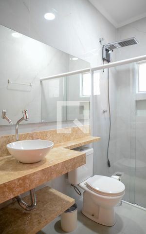 Casa à venda com 240m², 3 quartos e 6 vagas Casa à venda com 240m², 3 quartos e 6 vagasBanheiro Social
